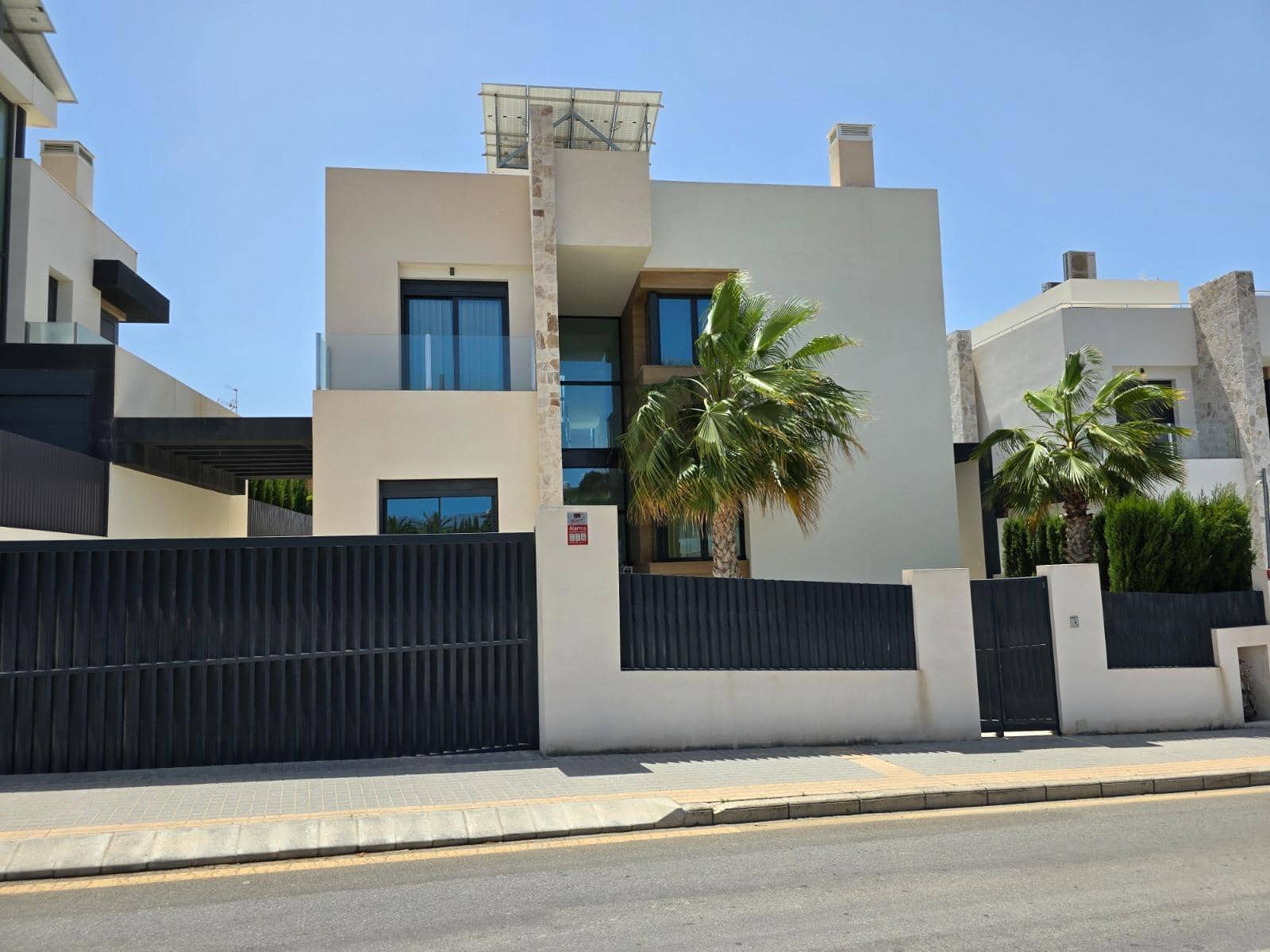 6 makuuhuone Huvila myytävänä paikassa Benidorm mukana uima-altaan - 1 149 000 € (Ref: 9387987)