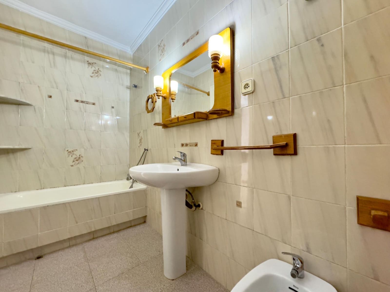 3 bedroom Flat for sale in Elche / Elx - € 108,000 (Ref: 9401154)