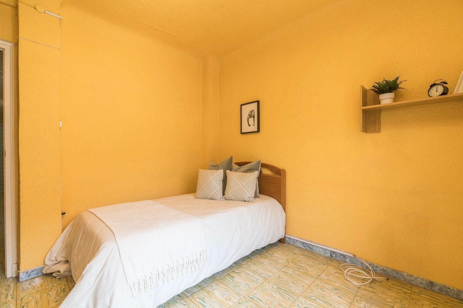 3 bedroom Flat for sale in Elche / Elx - € 89,000 (Ref: 9446429)