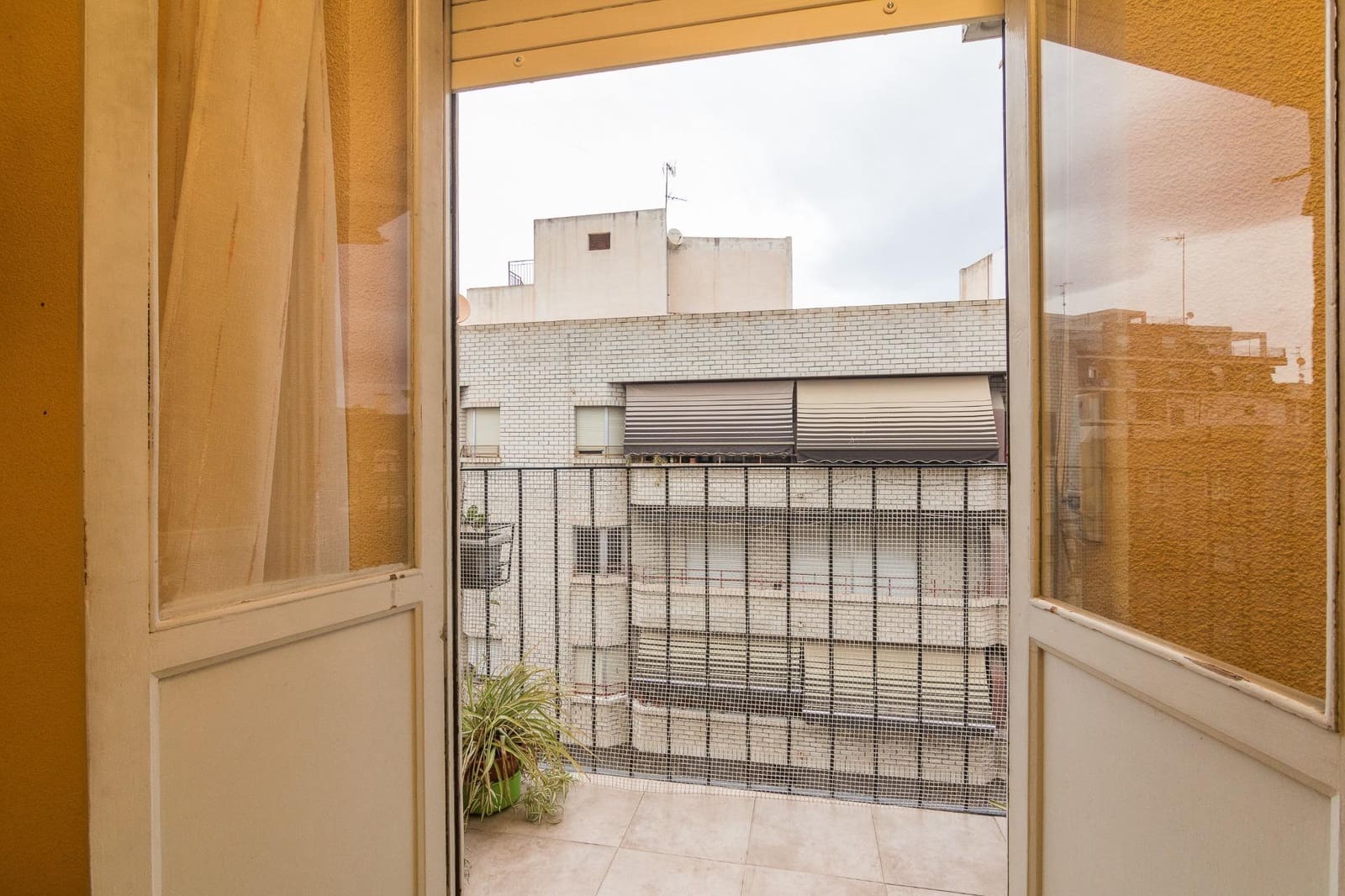 3 bedroom Flat for sale in Elche / Elx - € 89,000 (Ref: 9446429)