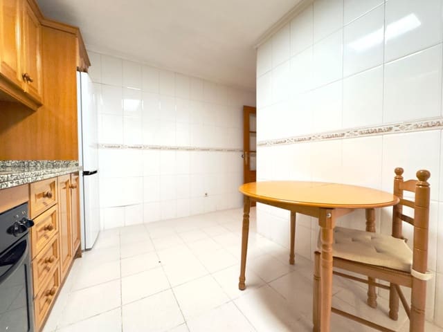 3 quarto Apartamento para arrendar em Altabix, Elche / Elx - 850 € (Ref: 9456339)