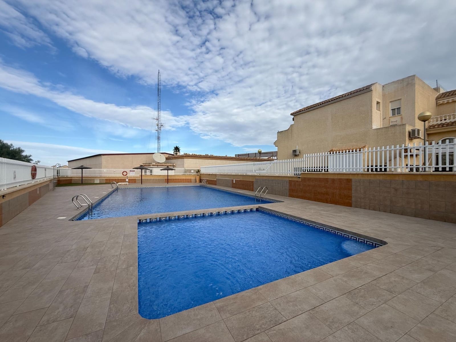 Apartamento de 3 habitaciones en Gran Alacant en venta con piscina - 235.000 € (Ref: 9462435)
