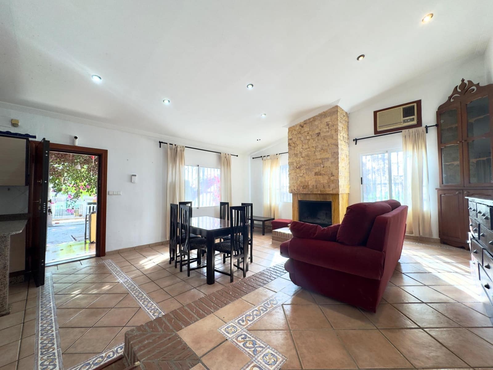 13 bedroom Villa for sale in Elche / Elx with pool - € 410,000 (Ref: 9502442)