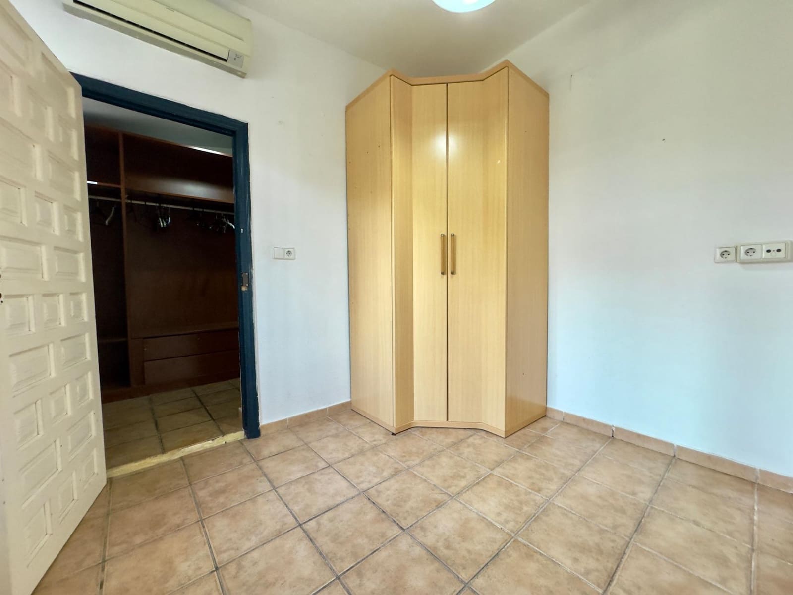 13 bedroom Villa for sale in Elche / Elx with pool - € 410,000 (Ref: 9502442)