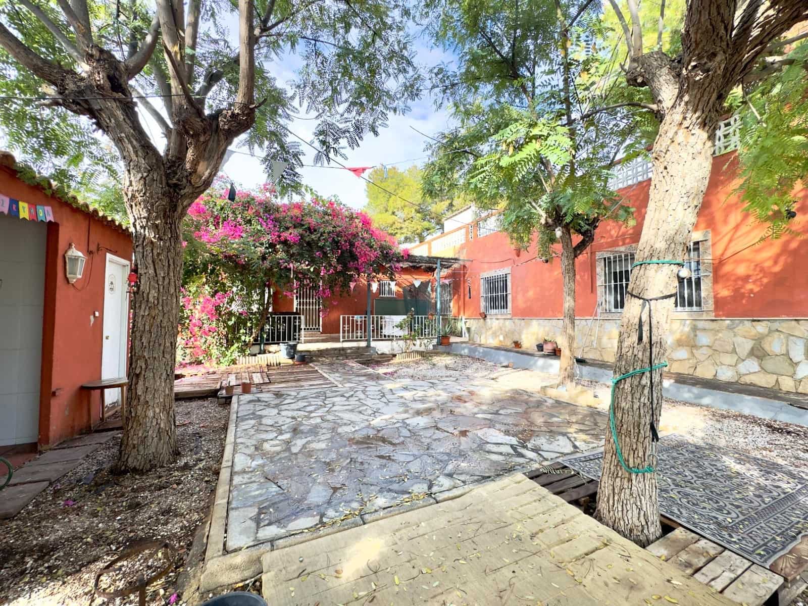 13 bedroom Villa for sale in Elche / Elx with pool - € 410,000 (Ref: 9502442)