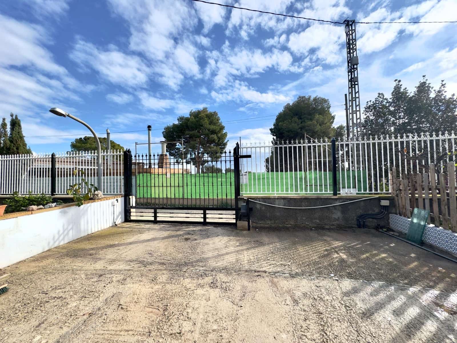 13 bedroom Villa for sale in Elche / Elx with pool - € 410,000 (Ref: 9502442)