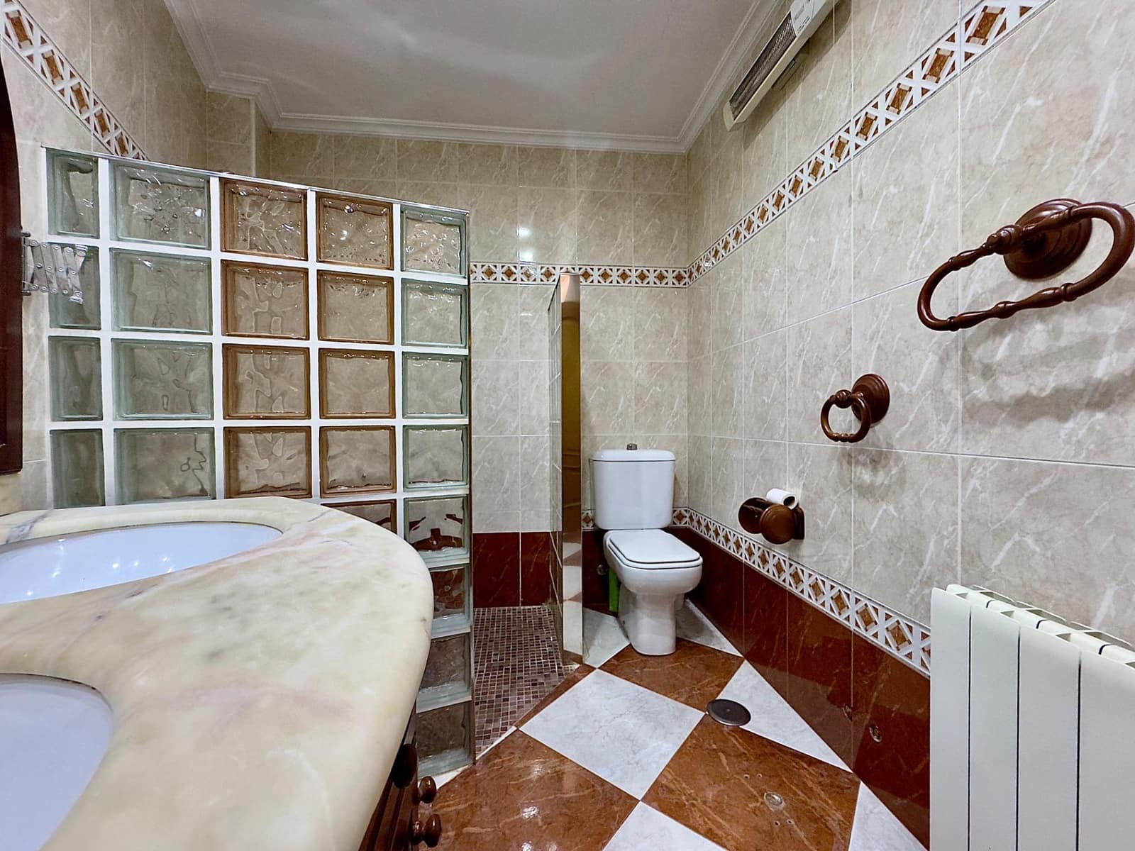 4 bedroom Apartment for sale in Aspe with garage - € 139,900 (Ref: 9524384)