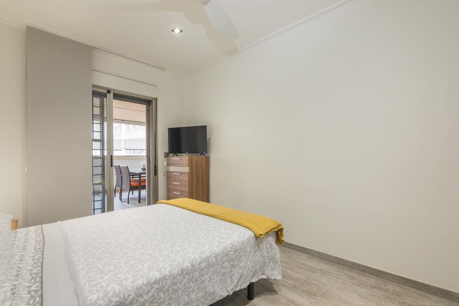 2 slaapkamer Flat te huur in Elche / Elx met zwembad - € 1.200 (Ref: 9583000)