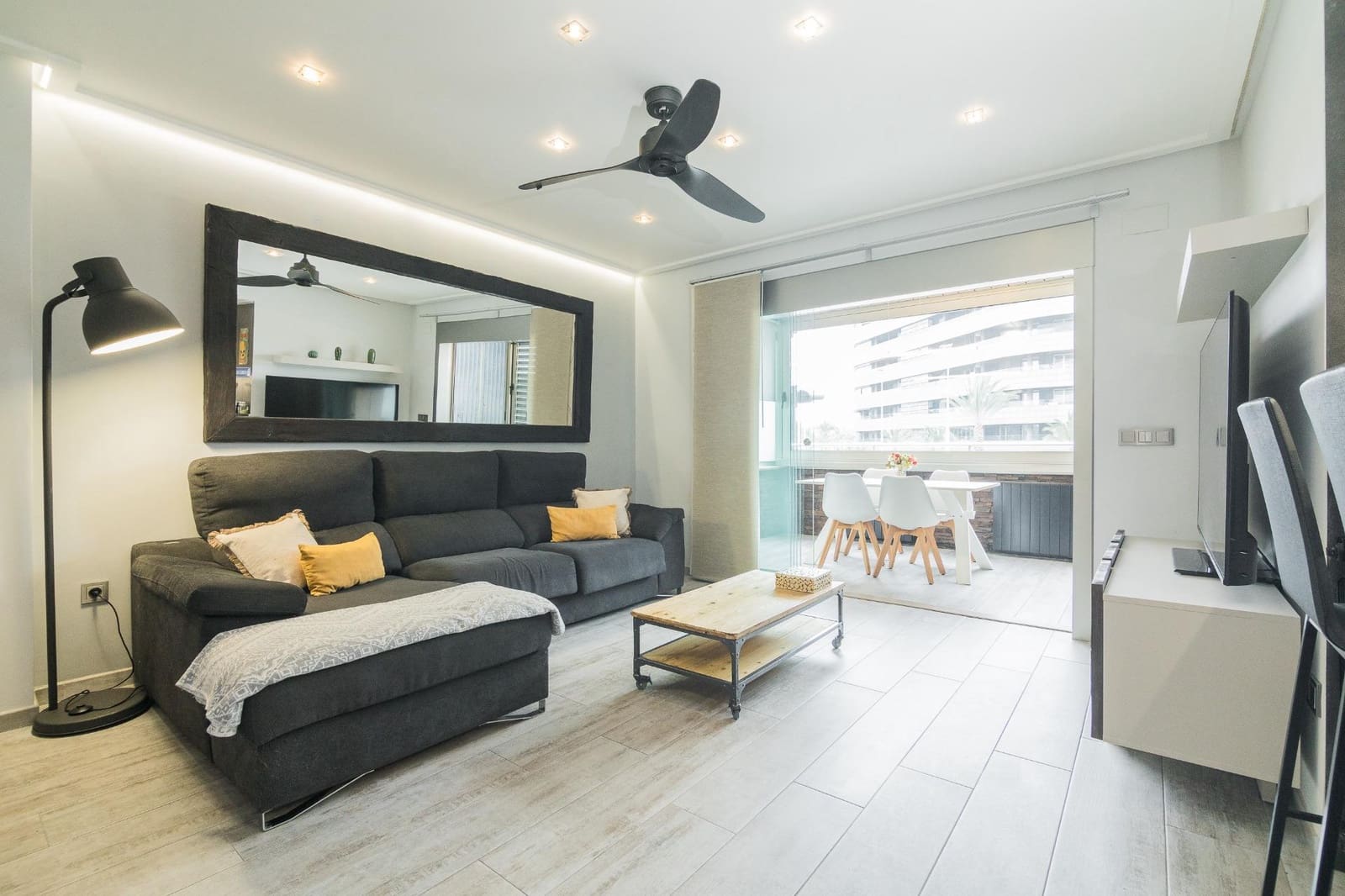 2 bedroom Flat for rent in Elche / Elx with pool - € 1,200 (Ref: 9583000)