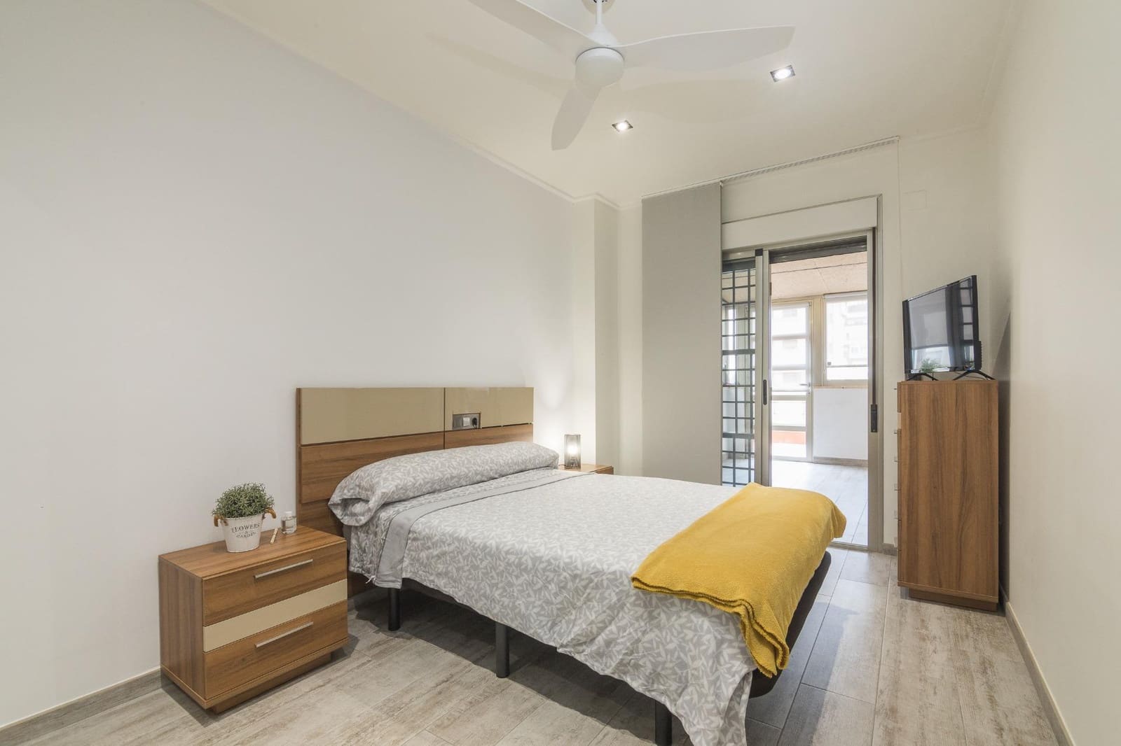 2 bedroom Flat for rent in Elche / Elx with pool - € 1,200 (Ref: 9583000)