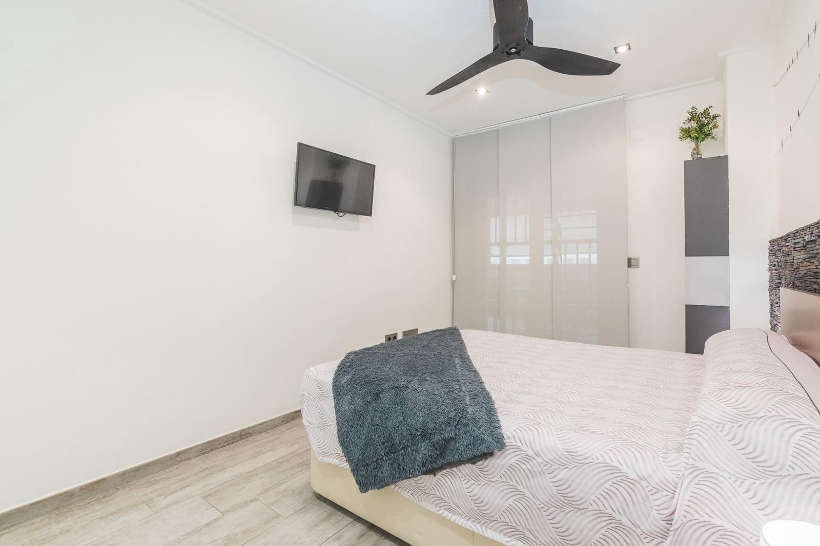 2 bedroom Flat for rent in Elche / Elx with pool - € 1,200 (Ref: 9583000)