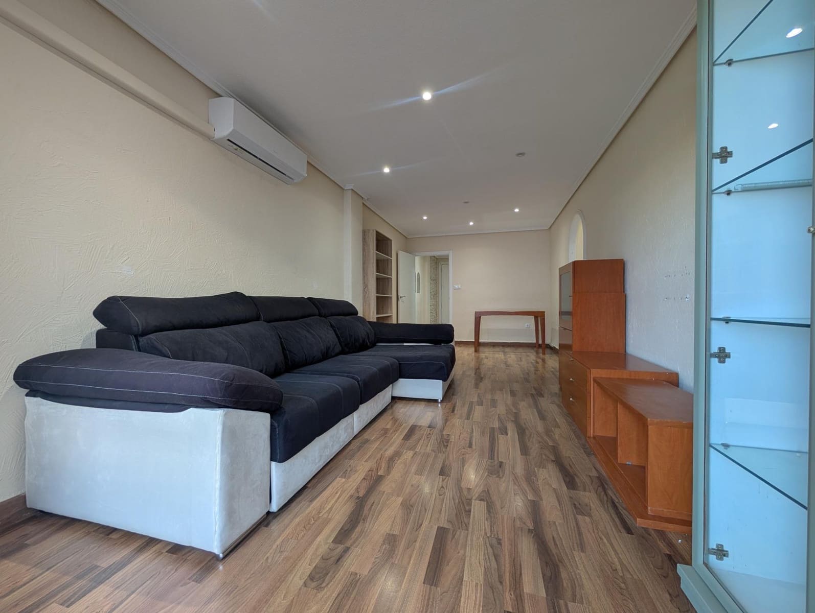 3 slaapkamer Flat te huur in Elche / Elx met garage - € 900 (Ref: 9586586)