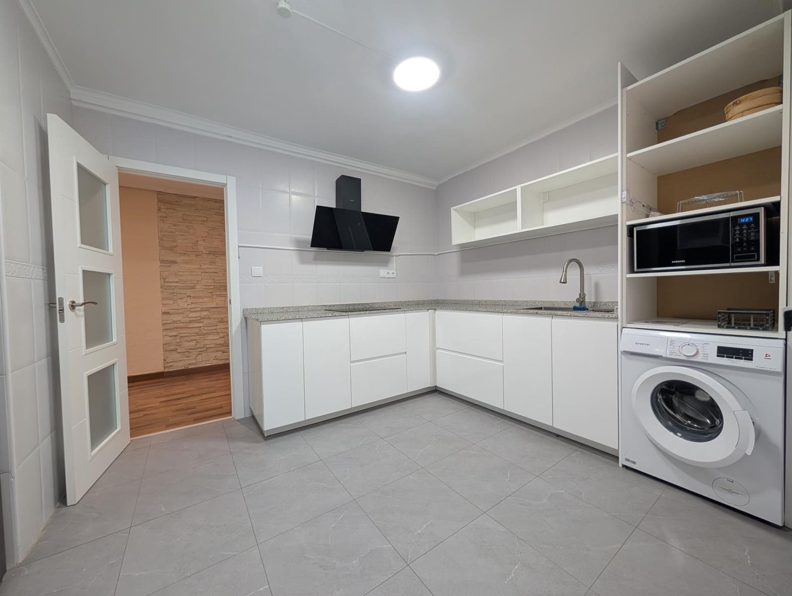 3 slaapkamer Flat te huur in Elche / Elx met garage - € 900 (Ref: 9586586)