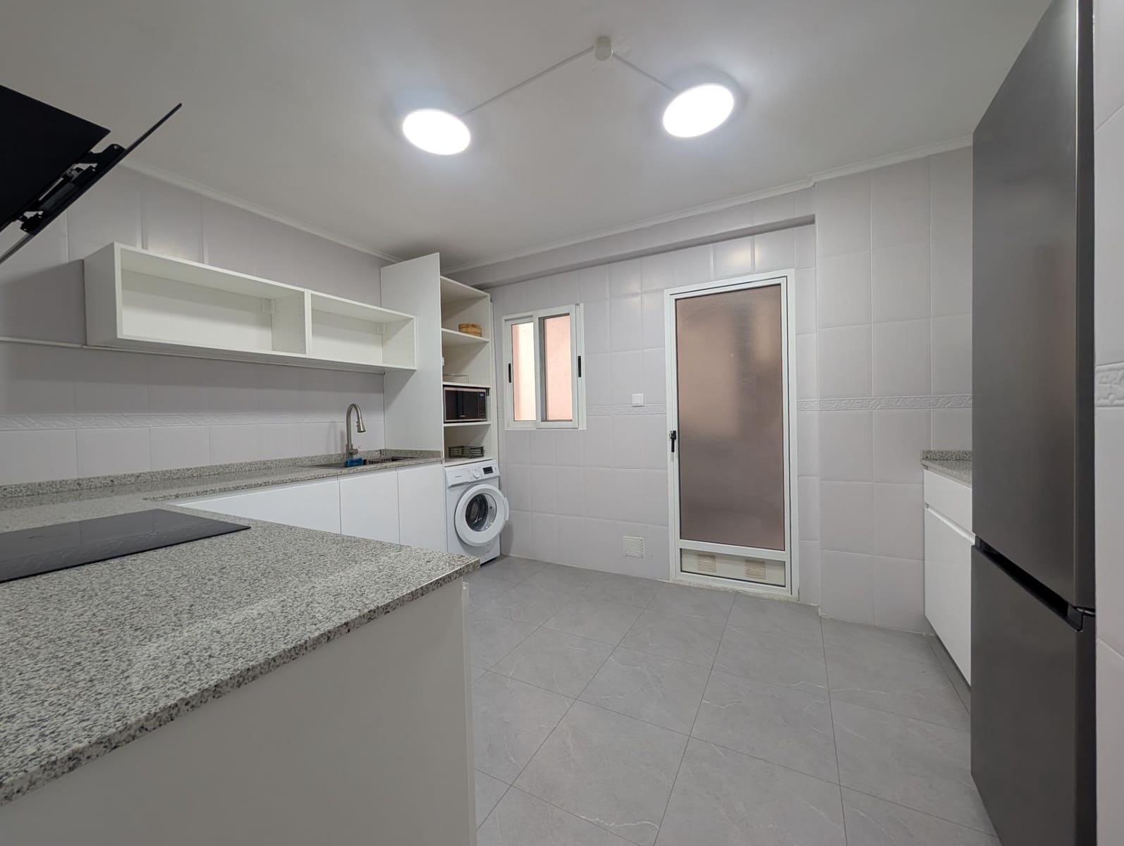 3 slaapkamer Flat te huur in Elche / Elx met garage - € 900 (Ref: 9586586)
