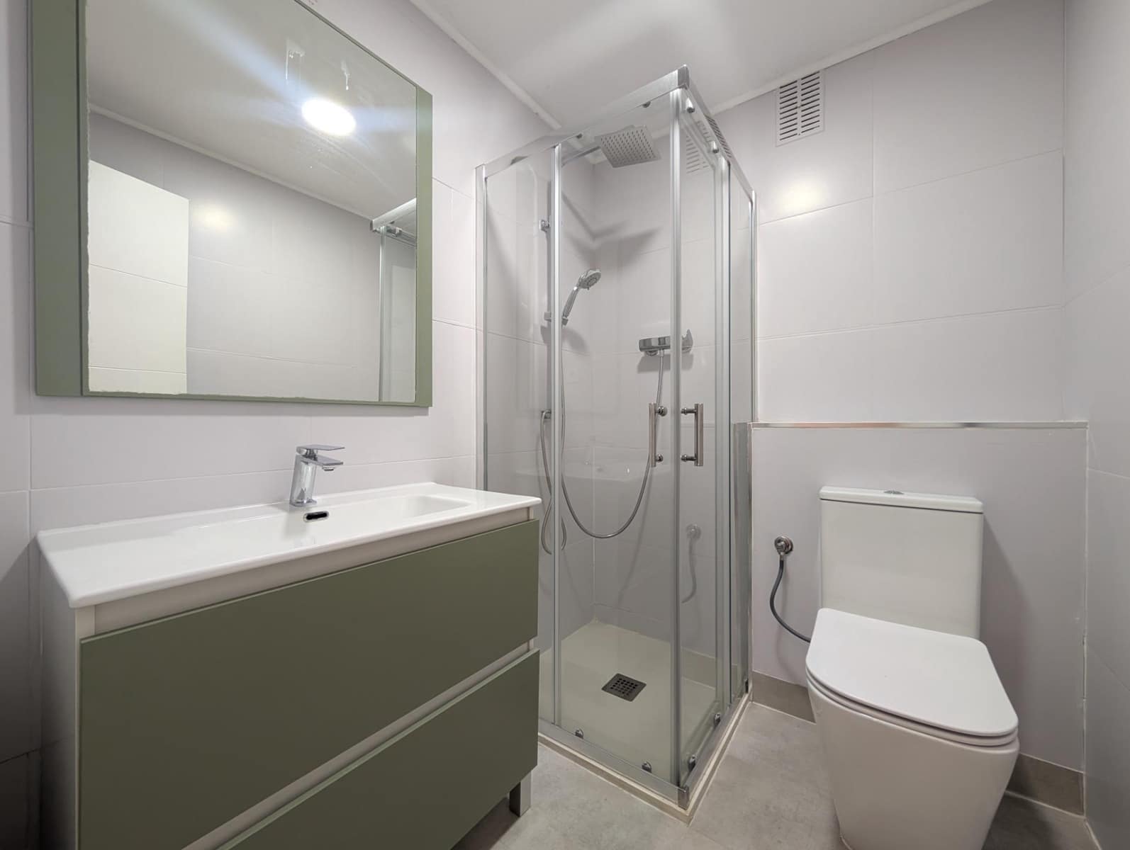 3 slaapkamer Flat te huur in Elche / Elx met garage - € 900 (Ref: 9586586)