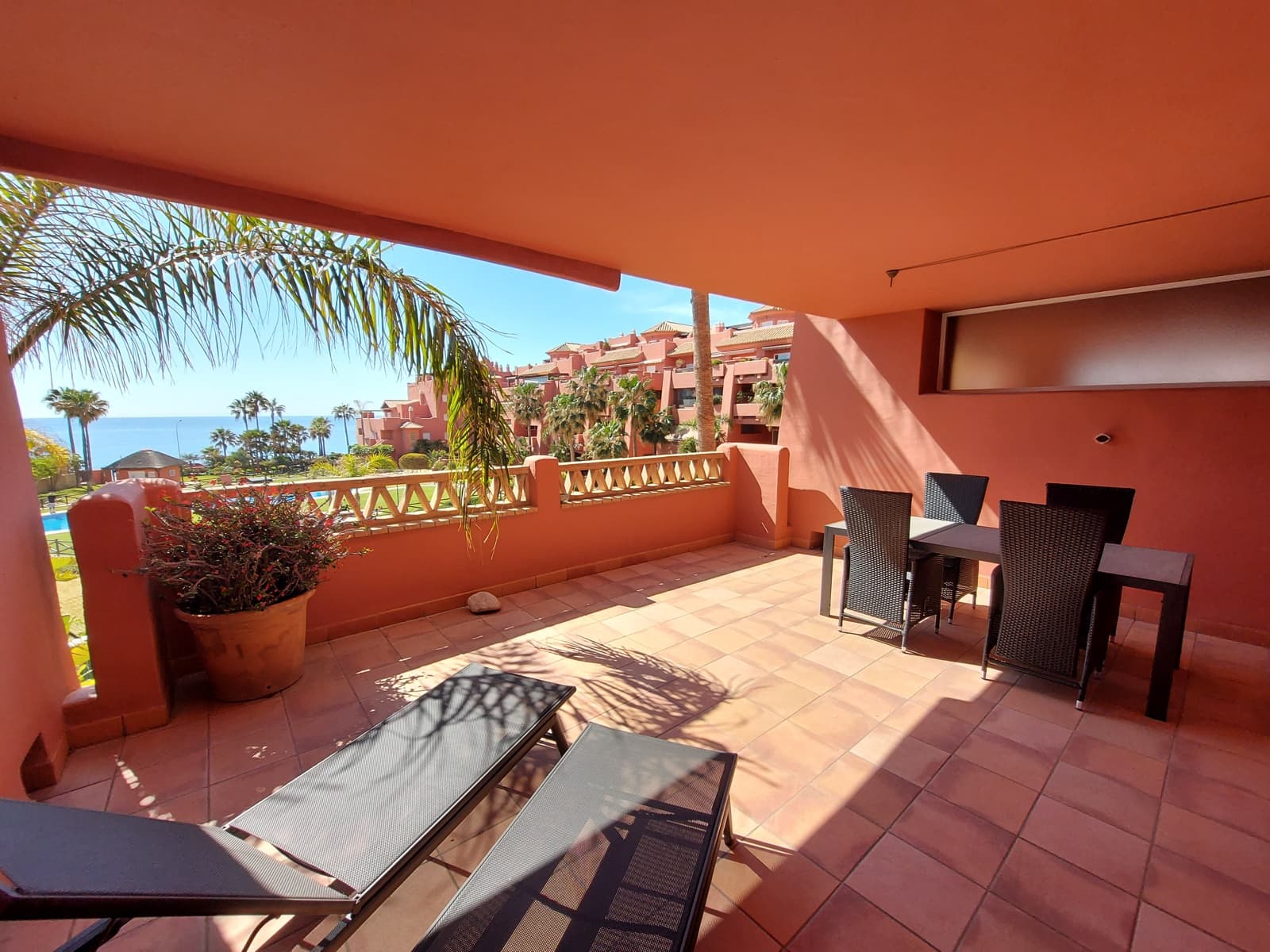 2 bedroom Beach Apartment for holiday rental in Torrox-Costa with pool garage - € 590 (Ref: 8121503)