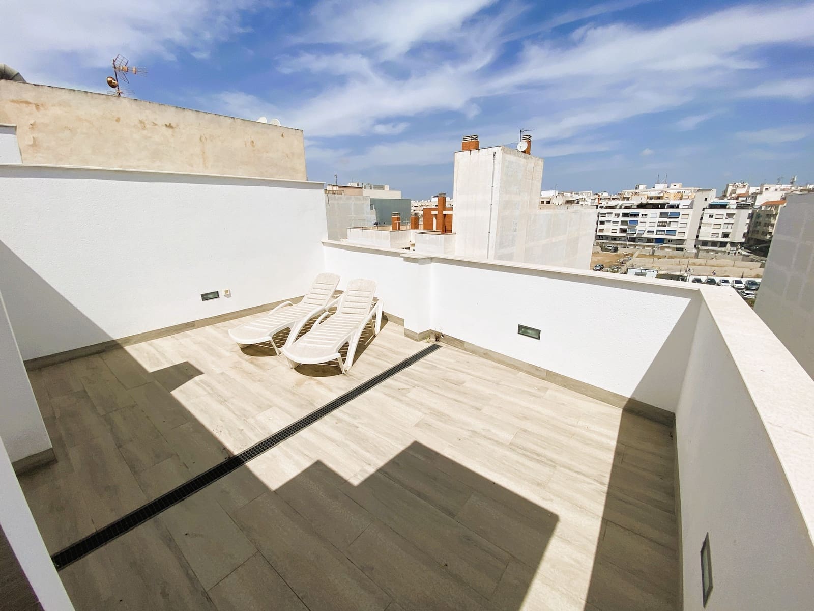 1 soveværelse Lejlighed til salg i Torrevieja med swimmingpool - € 209.000 (Ref: 10057602)