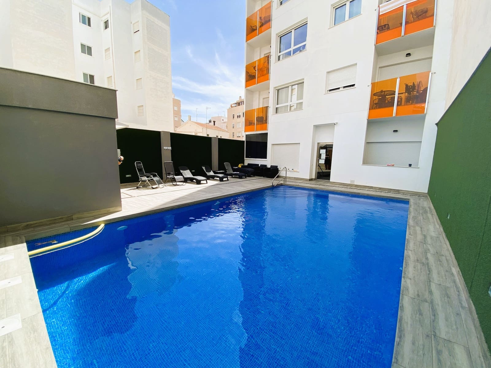 1 soveværelse Lejlighed til salg i Torrevieja med swimmingpool - € 209.000 (Ref: 10057602)