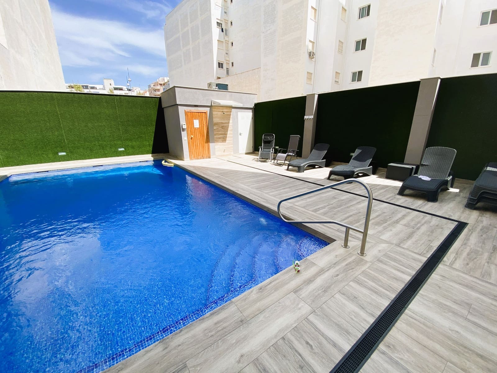 1 soveværelse Lejlighed til salg i Torrevieja med swimmingpool - € 209.000 (Ref: 10057602)