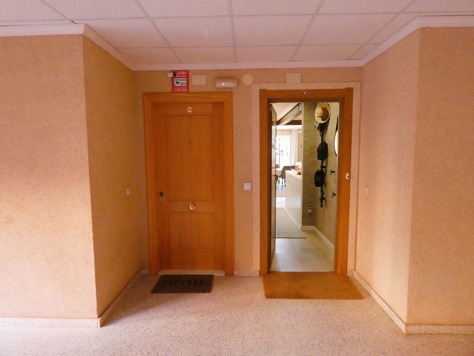 2 makuuhuone Huoneisto myytävänä paikassa Torrevieja mukana uima-altaan - 199 000 € (Ref: 10088669)