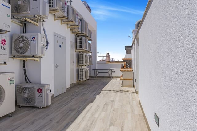1 sypialnia Dom szeregowy na sprzedaż w Las Piscinas Naturales, Torrevieja z basenem - 209 000 € (Ref: 10095021)