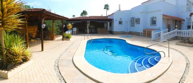 6 makuuhuone Huvila myytävänä paikassa El Chaparral, Torrevieja mukana uima-altaan 
autotalli - 699 000 € (Ref: 10097359)