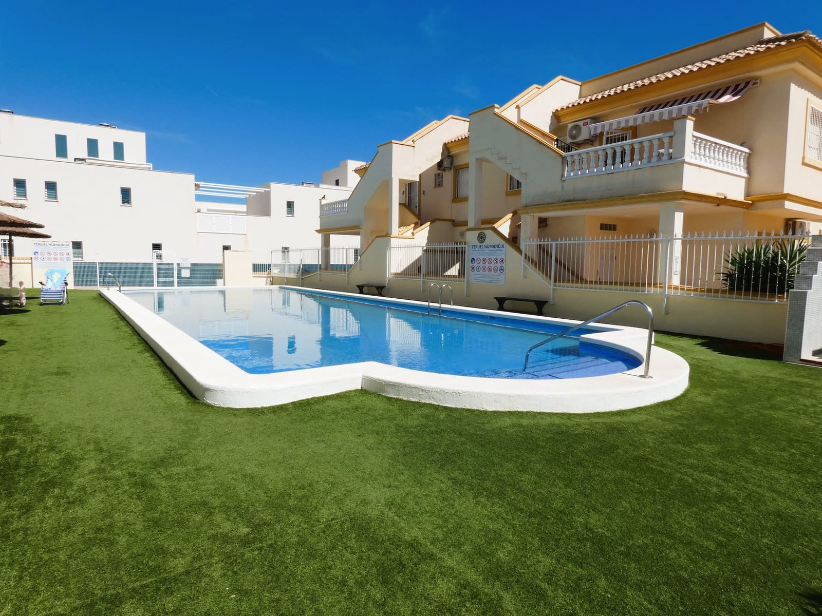 2 chambre Bungalow à vendre à Playa Flamenca avec piscine garage - 169 000 € (Ref: 10098804)