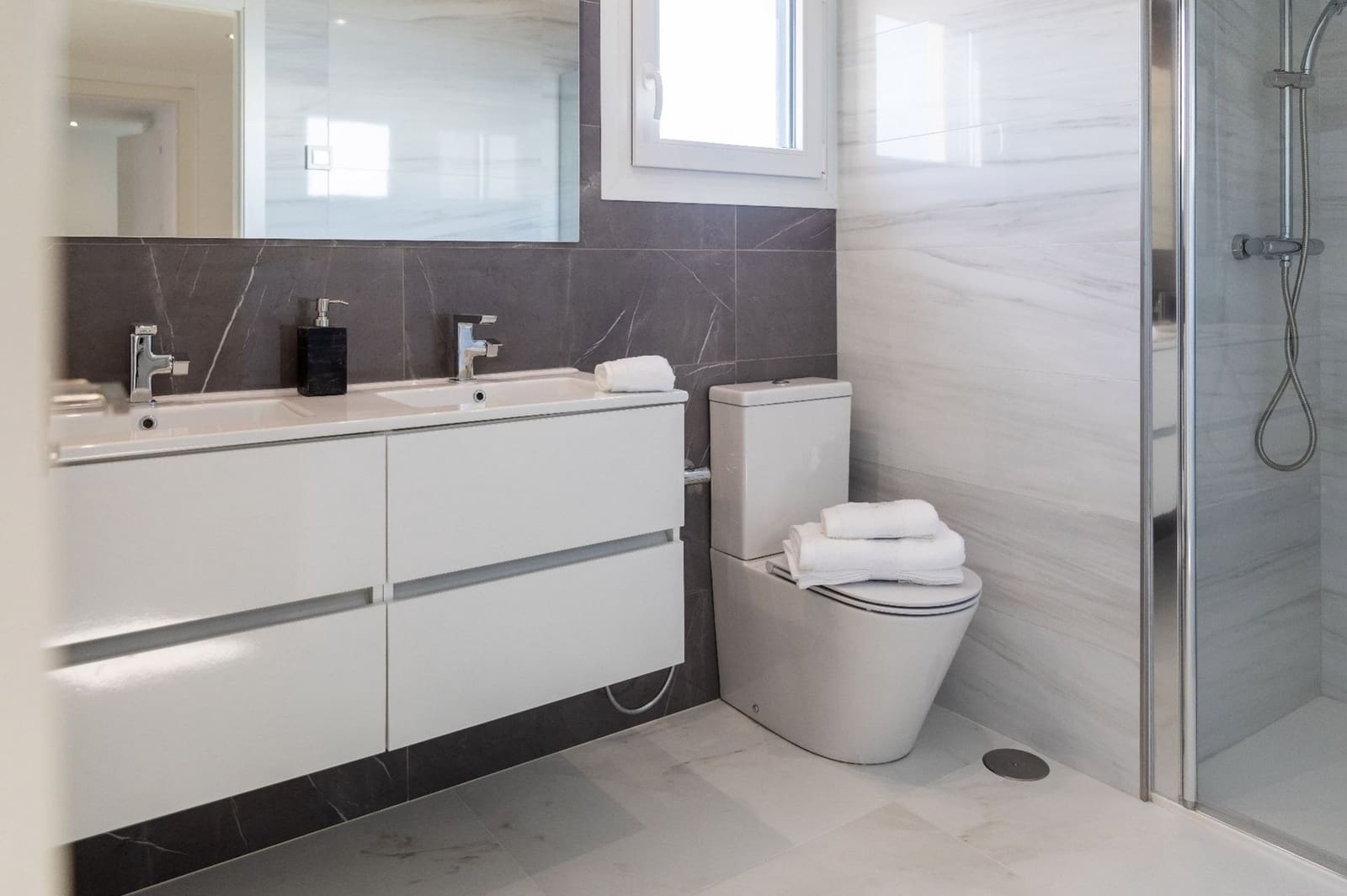 3 sovrum Lägenhet till salu i Punta Prima med pool garage - 574 000 € (Ref: 6495360)