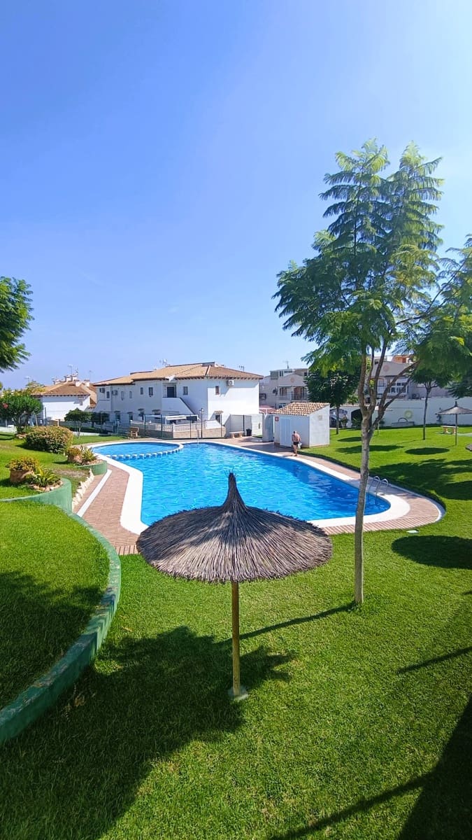 1 sovrum Lägenhet till salu i Los Balcones med pool - 104 000 € (Ref: 9405760)