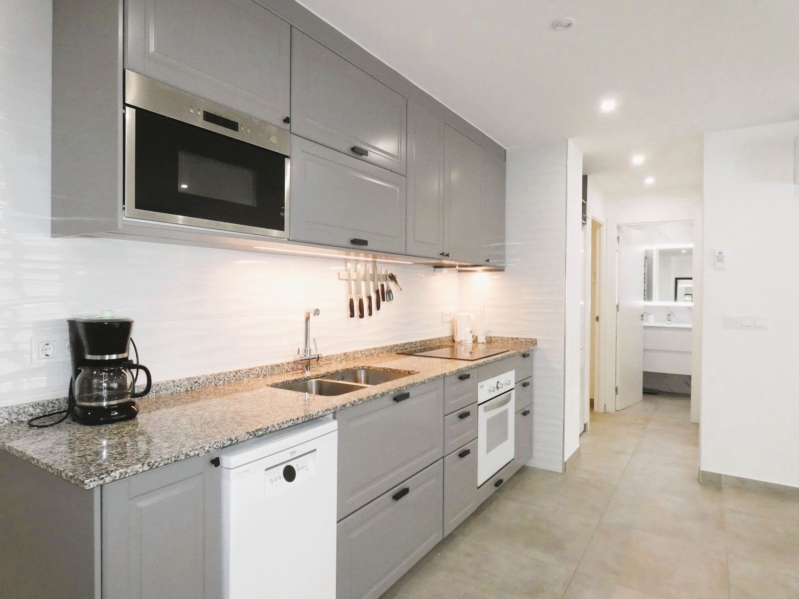 3 bedroom Apartment for sale in Torrevieja with pool - € 339,000 (Ref: 9444889)