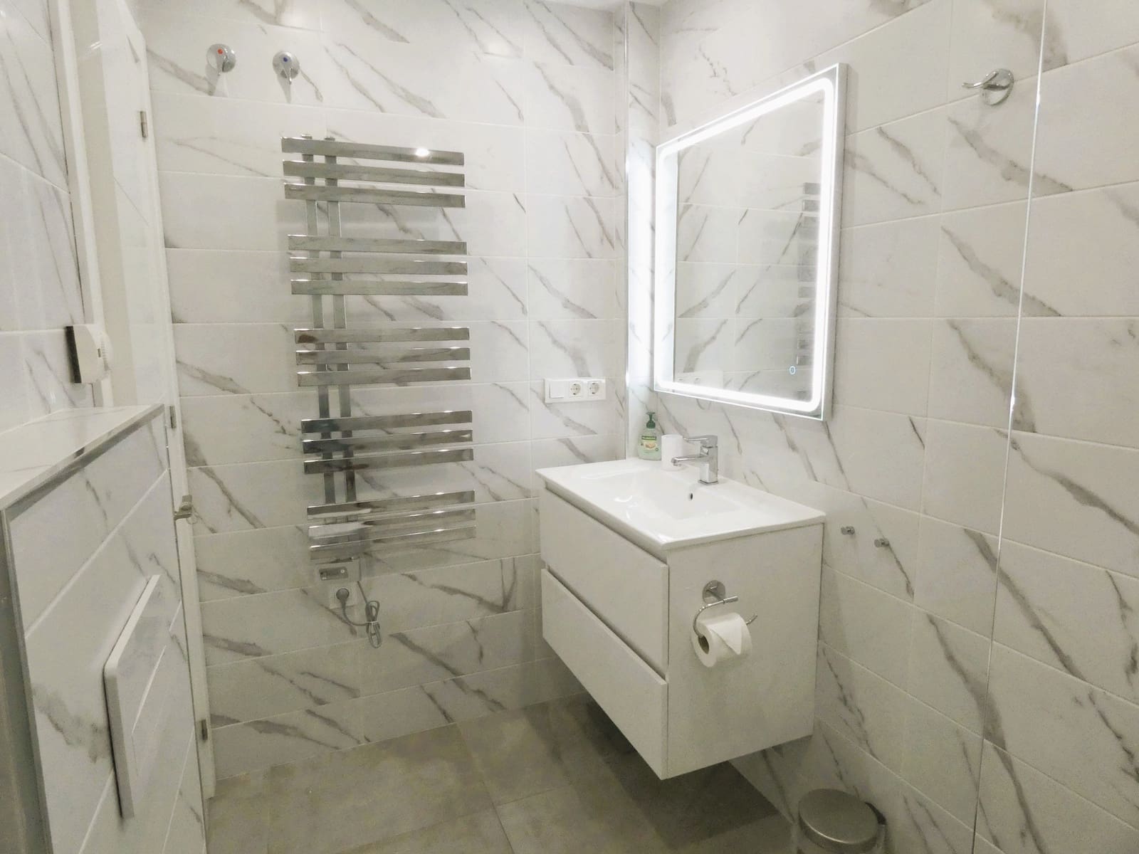 3 bedroom Apartment for sale in Torrevieja with pool - € 339,000 (Ref: 9444889)