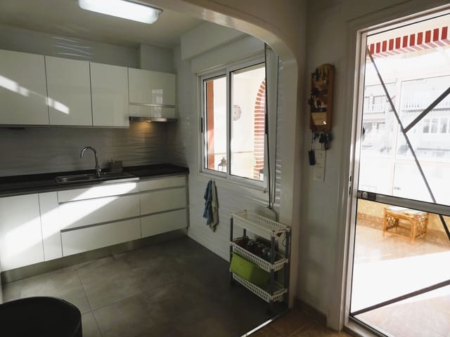 4 camera da letto Casa in vendita in El Chaparral - La Siesta - La Torreta, Torrevieja con piscina garage - 229.900 € (Rif: 9467777)