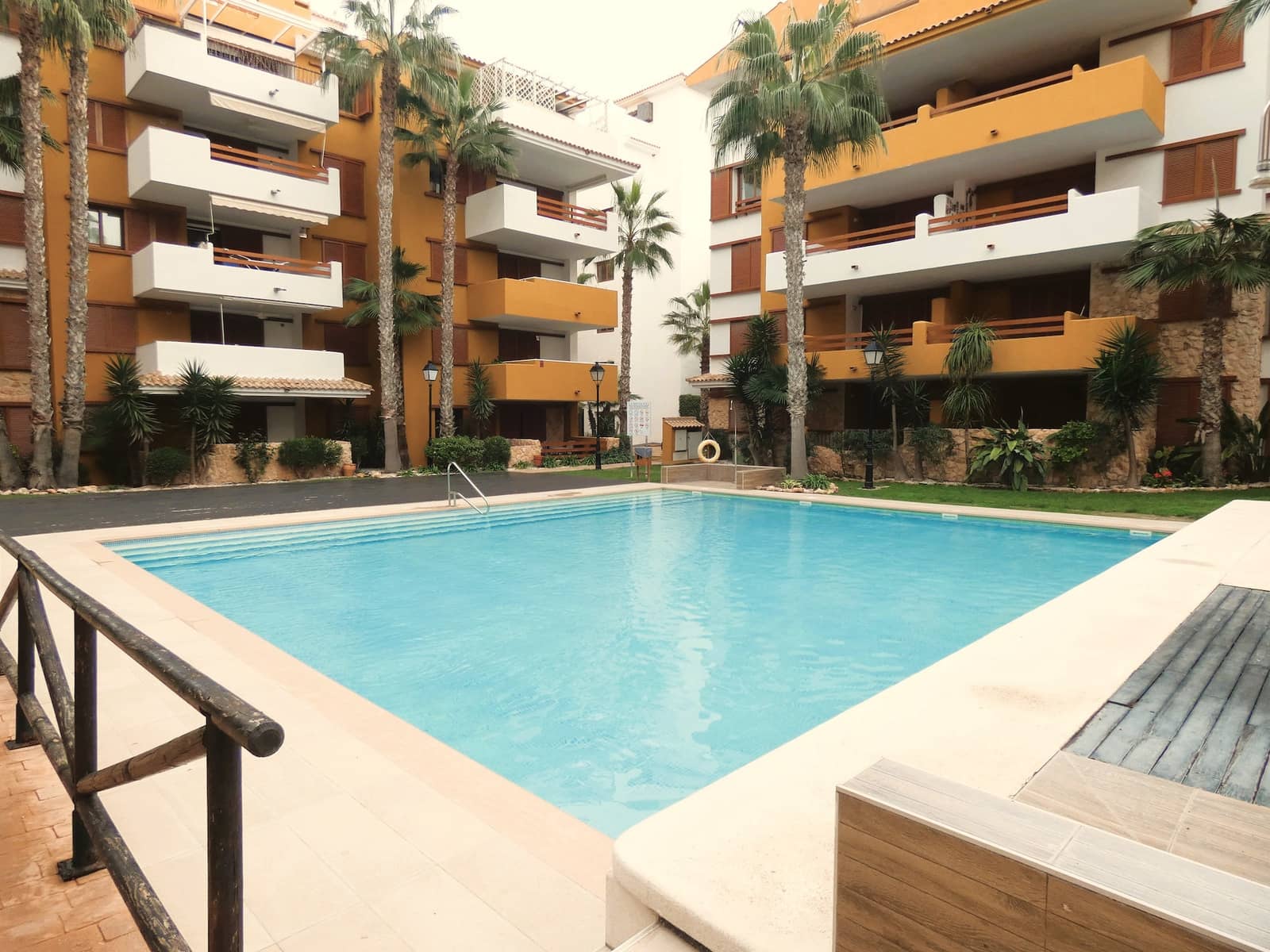 2 soverom Leilighet til salgs i Punta Prima med svømmebasseng garasje - € 375 000 (Ref: 9522853)