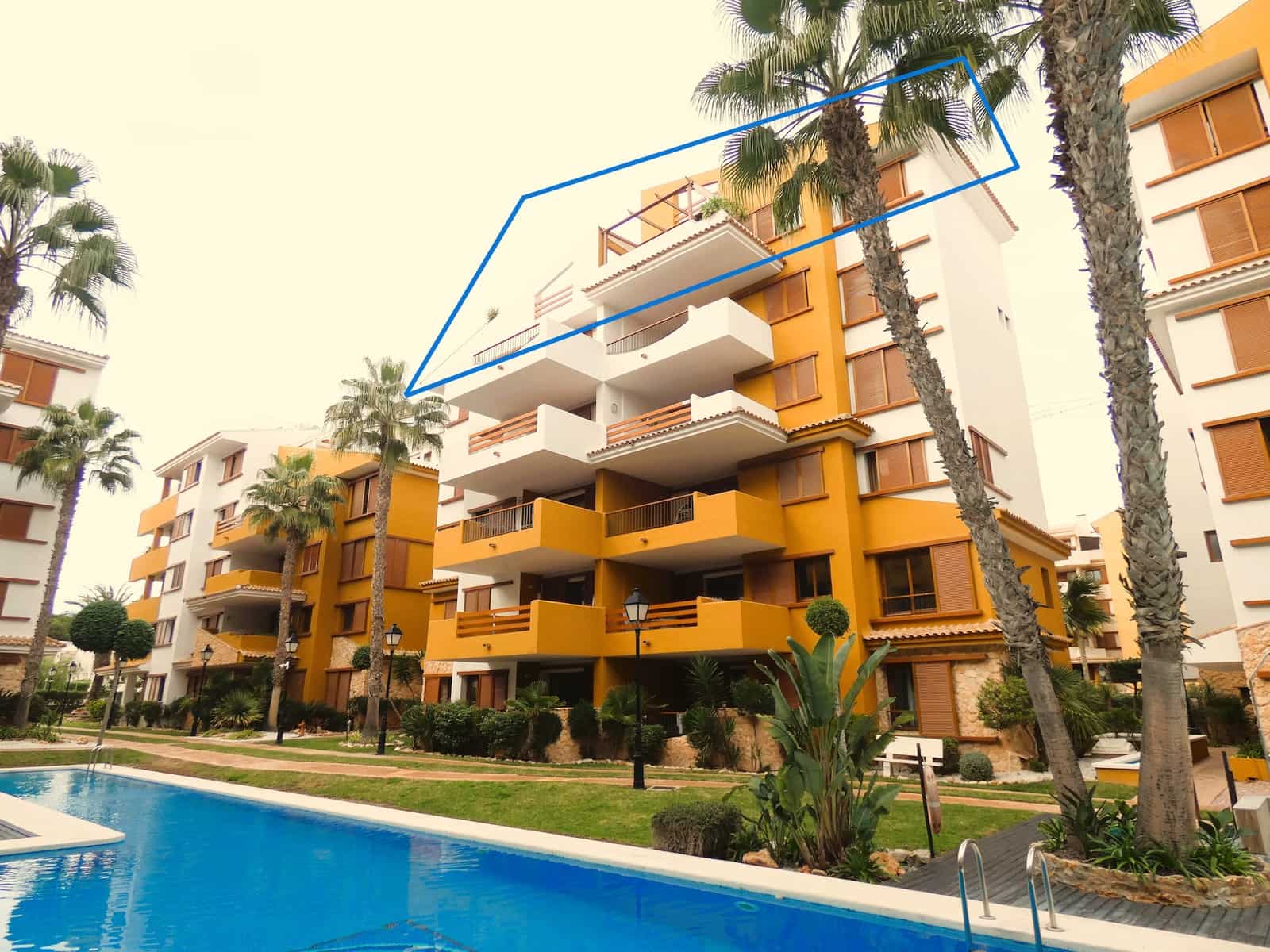 2 soverom Leilighet til salgs i Punta Prima med svømmebasseng garasje - € 375 000 (Ref: 9522853)