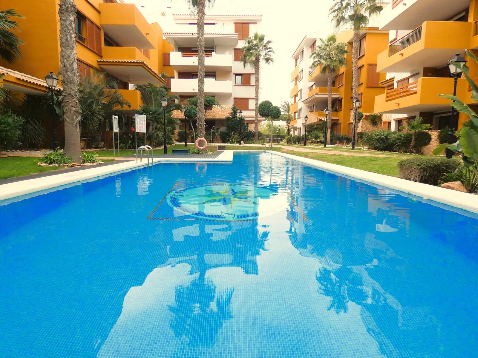 2 soverom Leilighet til salgs i Punta Prima med svømmebasseng garasje - € 375 000 (Ref: 9522853)