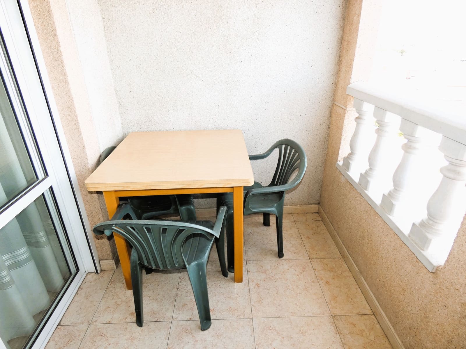 2 makuuhuone Huoneisto myytävänä paikassa Torrevieja mukana uima-altaan - 148 500 € (Ref: 9539605)