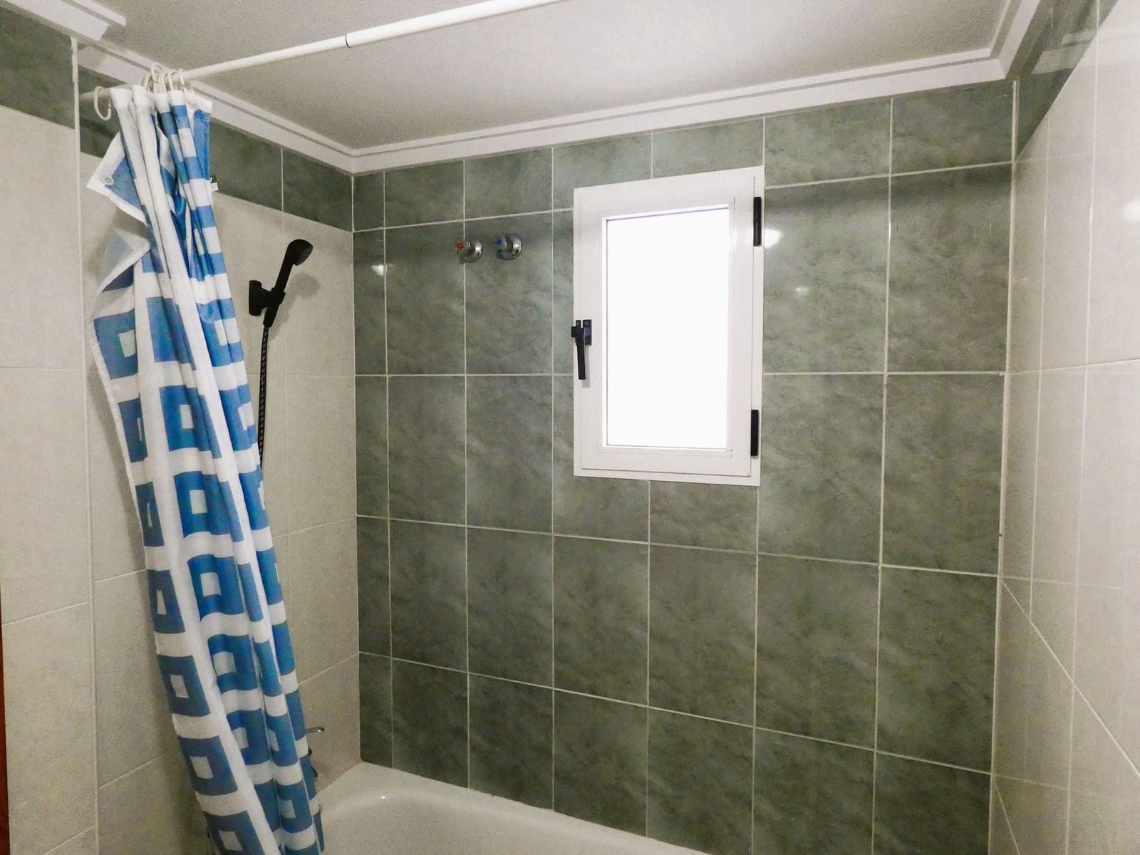 2 makuuhuone Huoneisto myytävänä paikassa Torrevieja mukana uima-altaan - 148 500 € (Ref: 9539605)