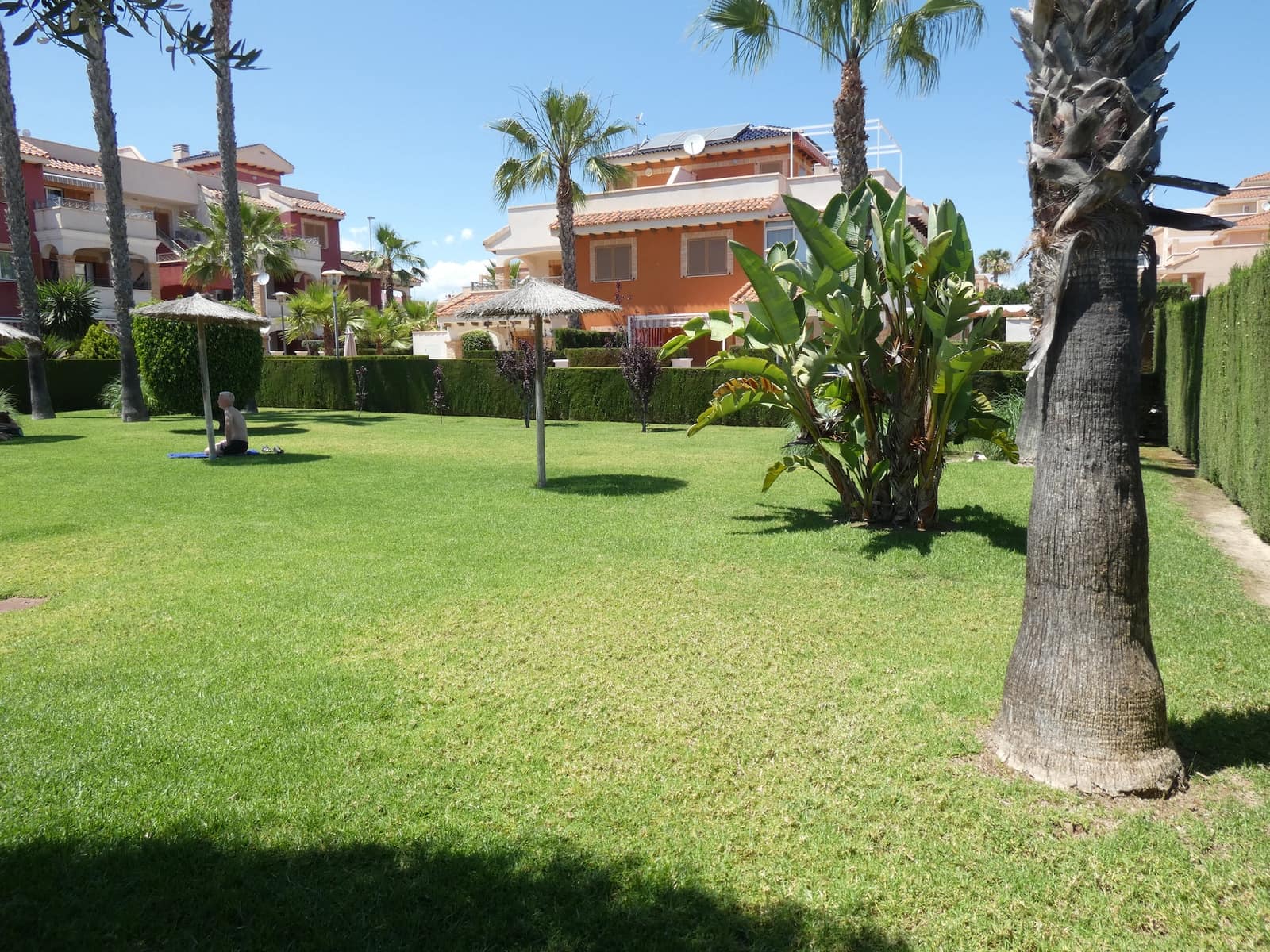 2 bedroom Townhouse for sale in Playa Flamenca with pool garage - € 229,000 (Ref: 9696754)