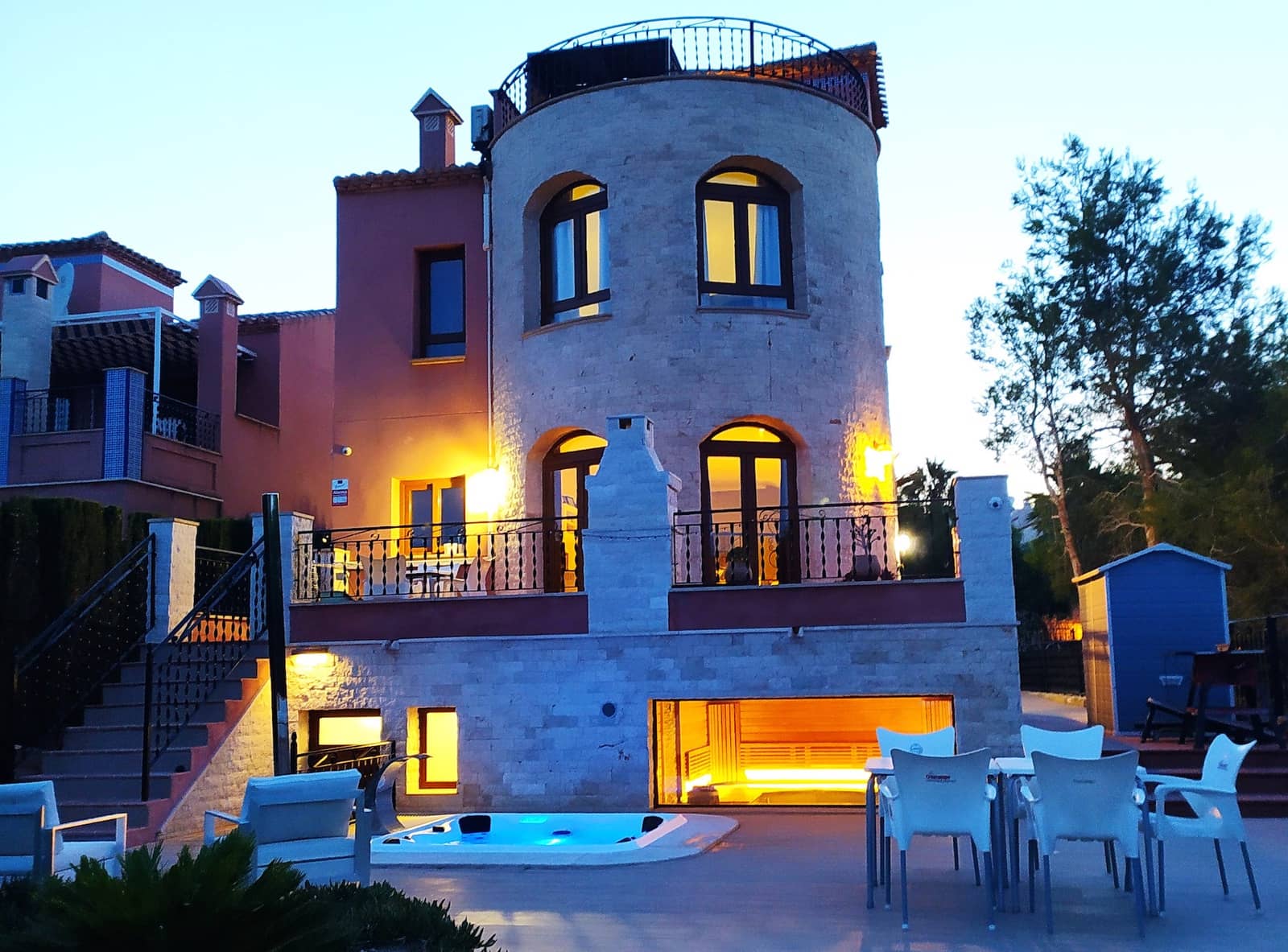 Chalet de 4 habitaciones en San Miguel de Salinas en venta con piscina garaje - 449.000 € (Ref: 9775905)