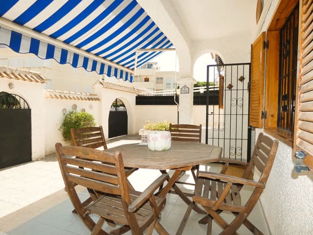 Chalet de 3 habitaciones en La Zenia, Orihuela en venta con piscina garaje - 630.000 € (Ref: 9997765)