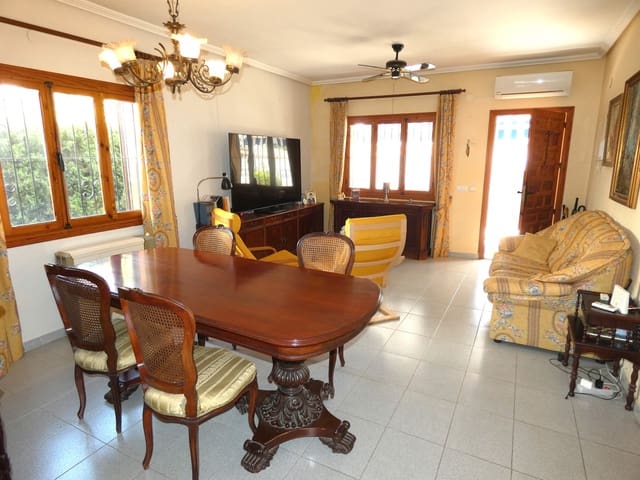 Chalet de 3 habitaciones en La Zenia, Orihuela en venta con piscina garaje - 630.000 € (Ref: 9997765)