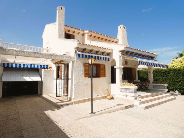 Chalet de 3 habitaciones en La Zenia, Orihuela en venta con piscina garaje - 630.000 € (Ref: 9997765)