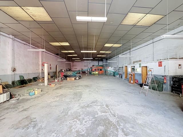Gewerbe zu verkaufen in Moncada - 495.000 € (Ref: 10078698)