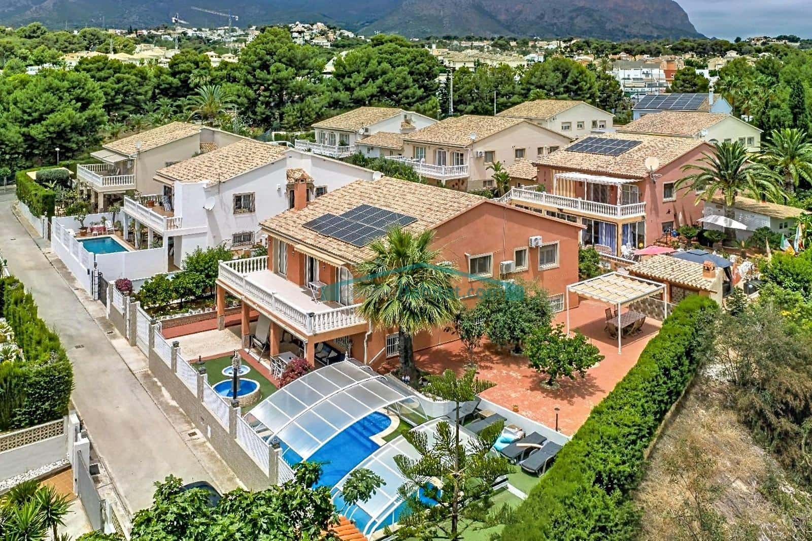 6 soveværelse Bungalow til salg i La Nucia - € 899.000 (Ref: 10078734)