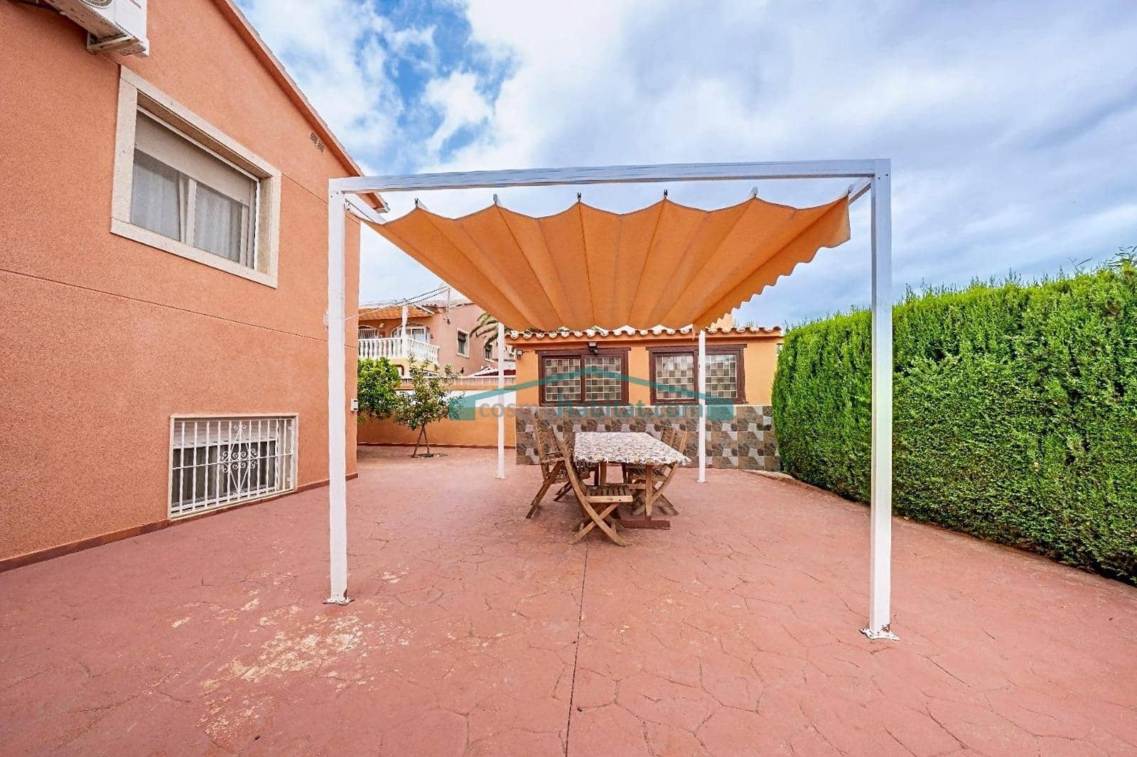 6 bedroom Bungalow for sale in La Nucia with pool - € 799,000 (Ref: 10078734)
