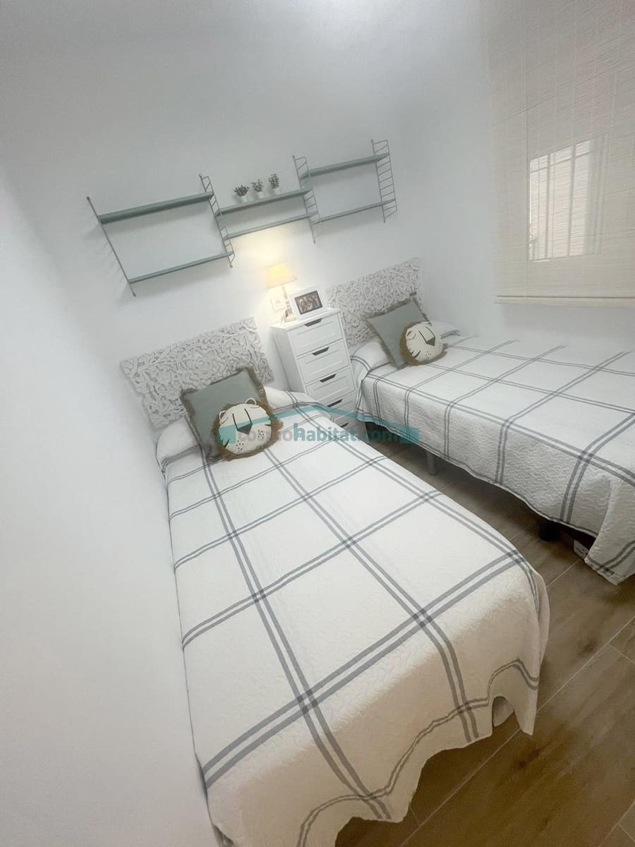 3 slaapkamer Appartement te koop in Punta Prima met zwembad garage - € 299.700 (Ref: 10081317)