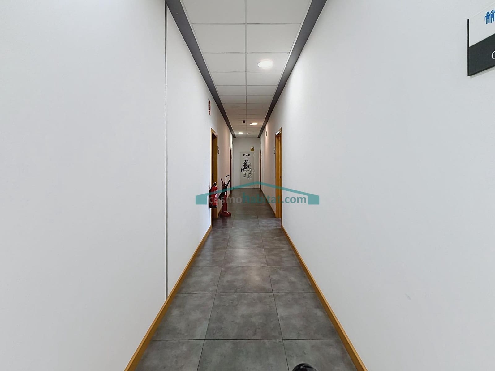 Bedrijf te huur in Paterna - € 4.000 (Ref: 10098494)