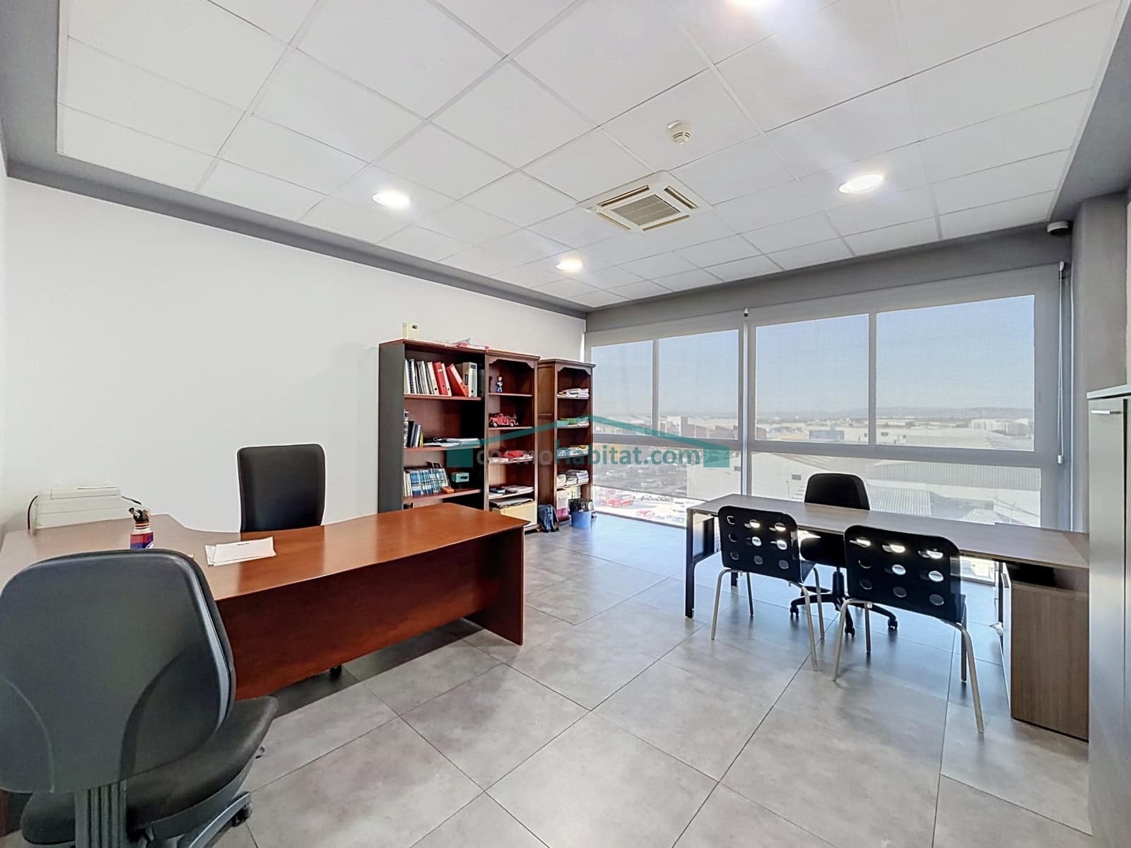 Bedrijf te huur in Paterna - € 4.000 (Ref: 10098494)