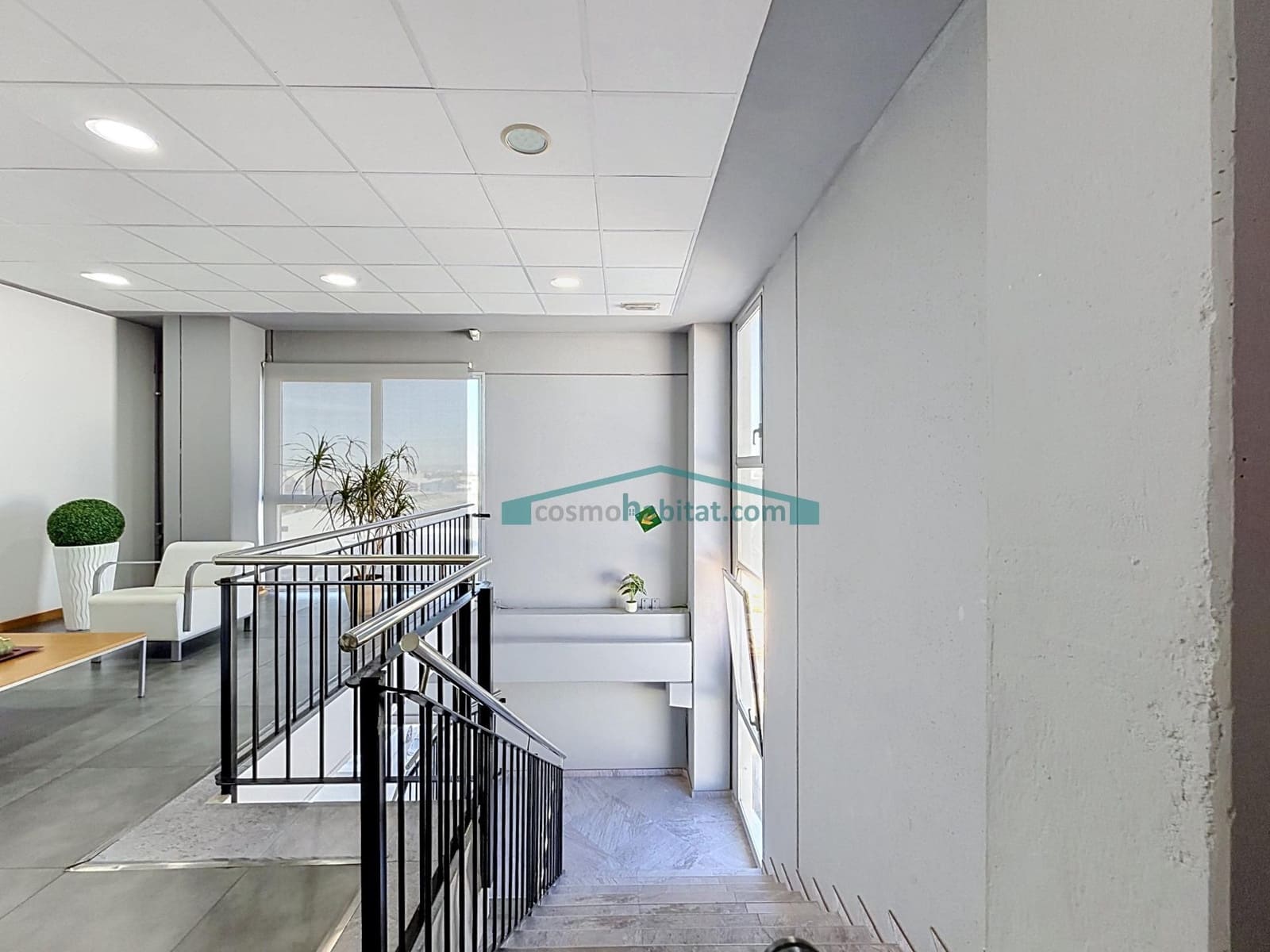 Bedrijf te huur in Paterna - € 4.000 (Ref: 10098494)