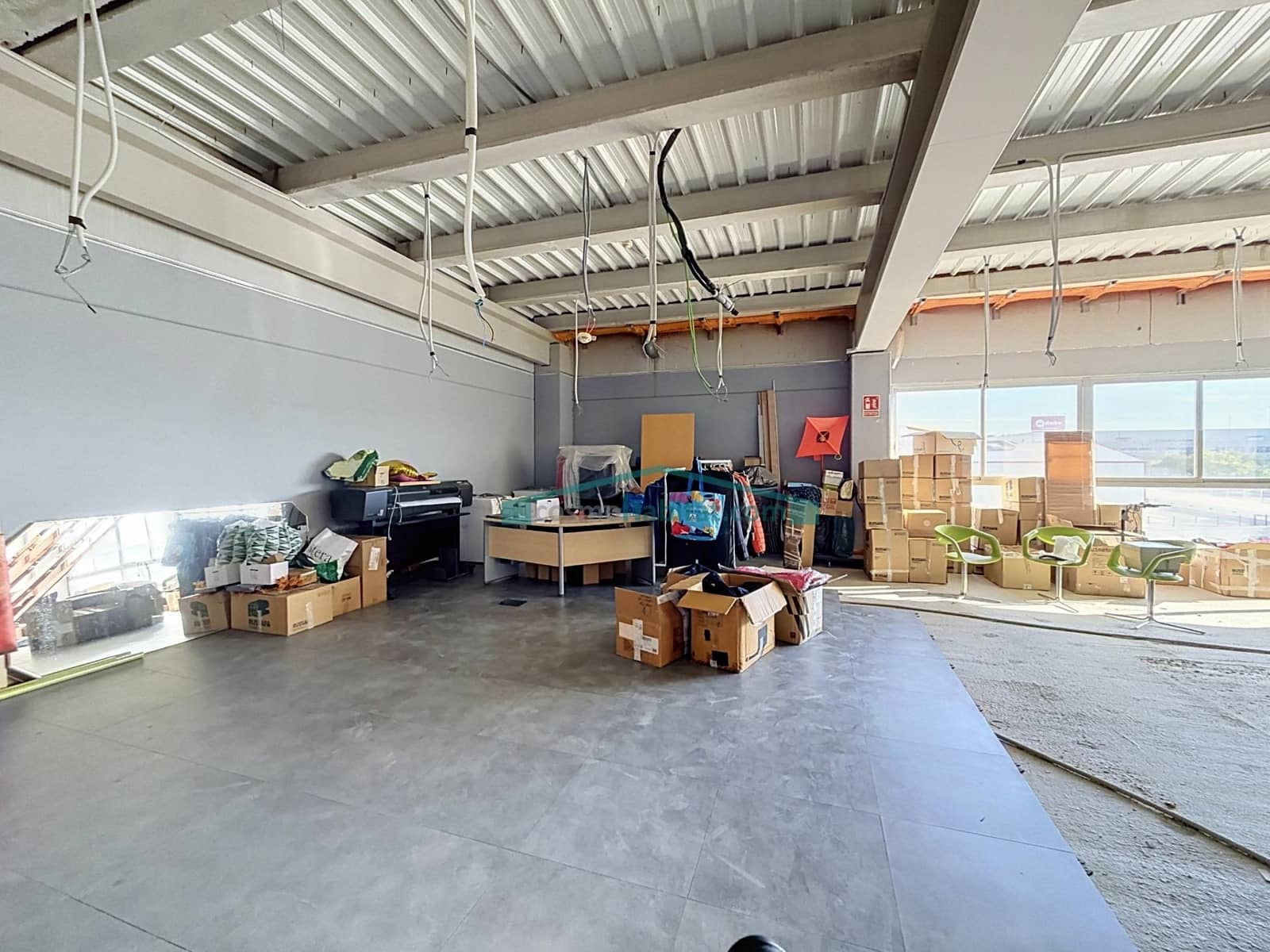 Bedrijf te huur in Paterna - € 4.000 (Ref: 10098494)